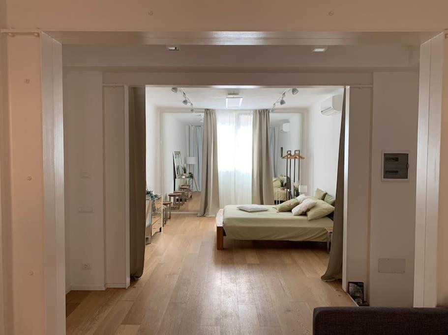 Interno4Home: In Centro Storico Con Posto Auto Ferrare Extérieur photo