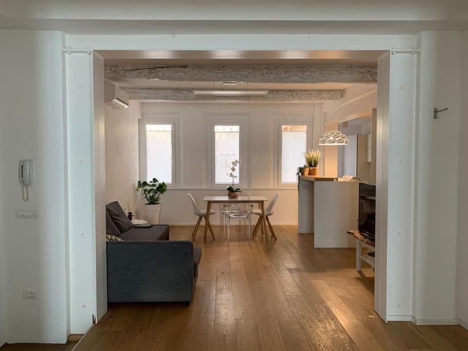 Interno4Home: In Centro Storico Con Posto Auto Ferrare Extérieur photo