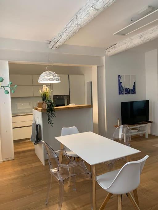 Interno4Home: In Centro Storico Con Posto Auto Ferrare Extérieur photo